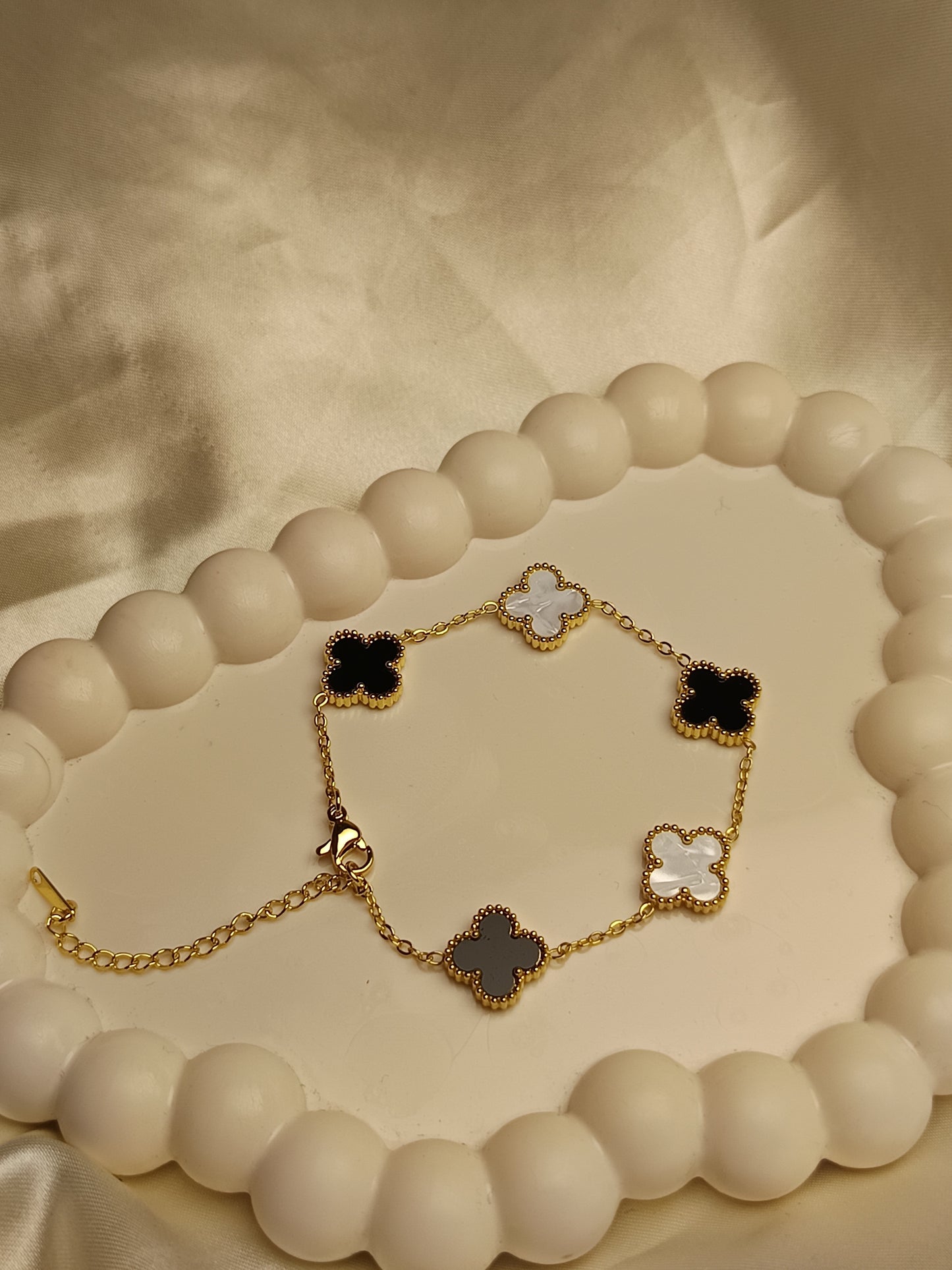 Black White Mix-up Clove