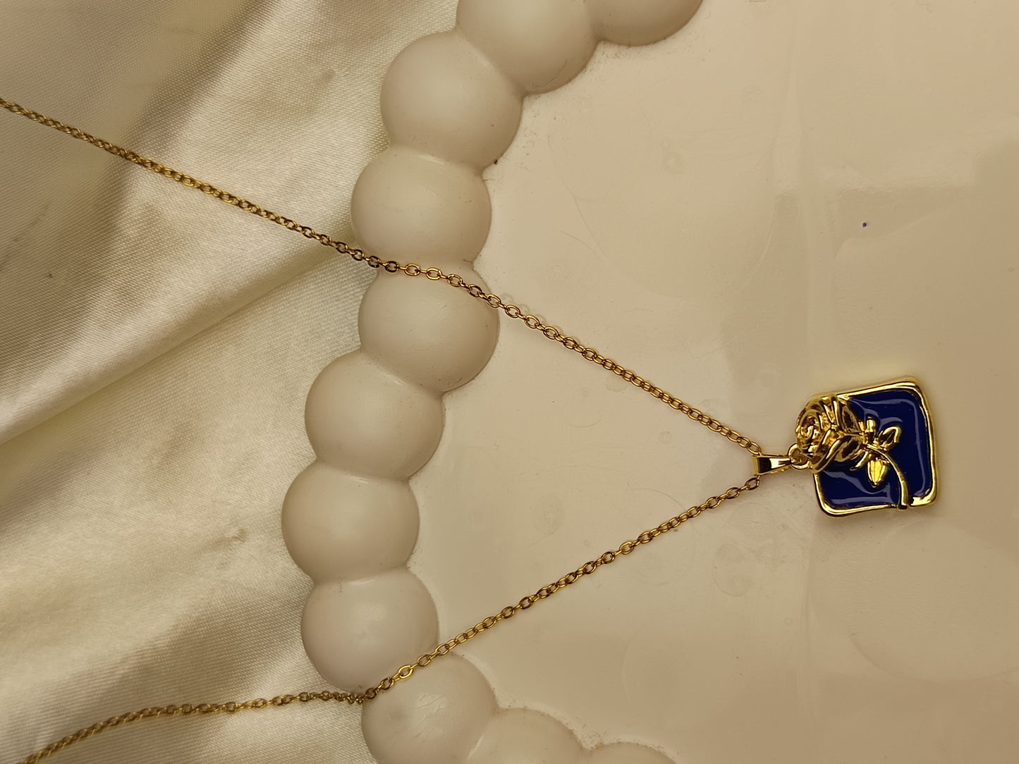 Beautiful 3D Rose Necklace Set