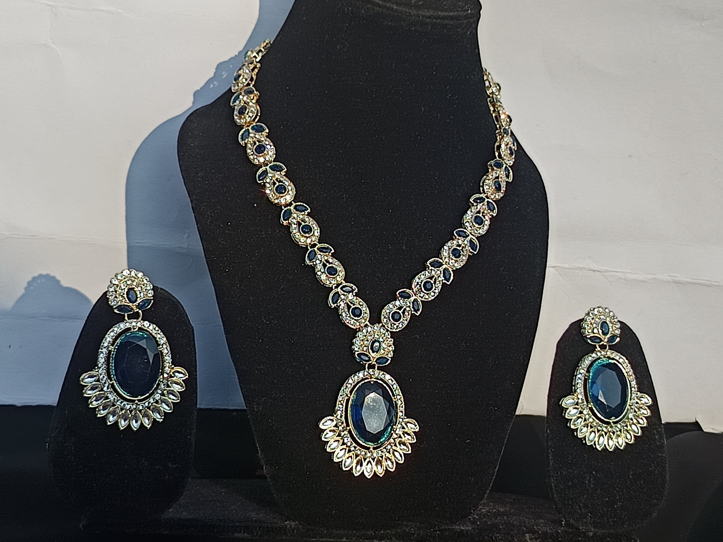 Traditional Indian-style Emerald Blue necklace Set
