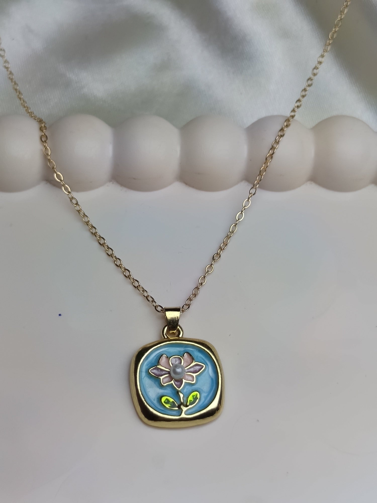 ENAMEL PAINT NECKLACE