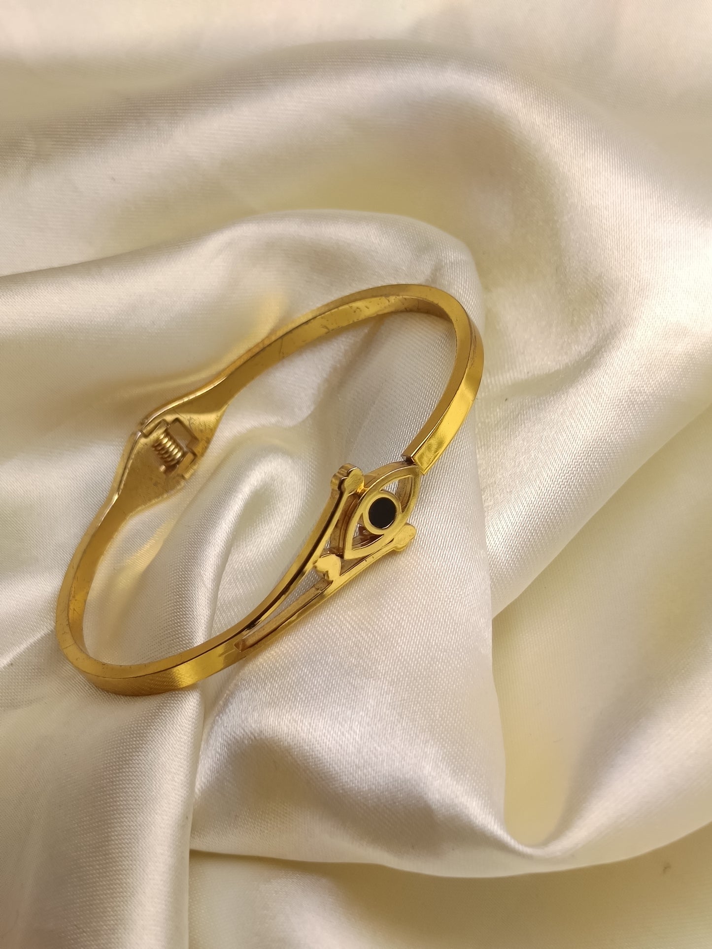 Golden Eye Bracelet