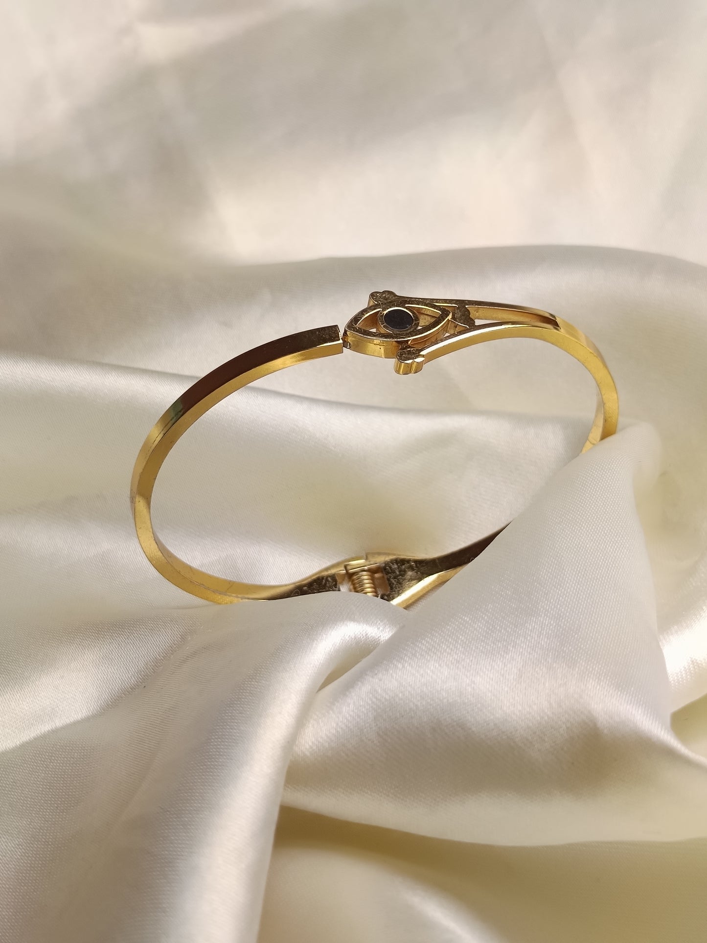 Golden Eye Bracelet