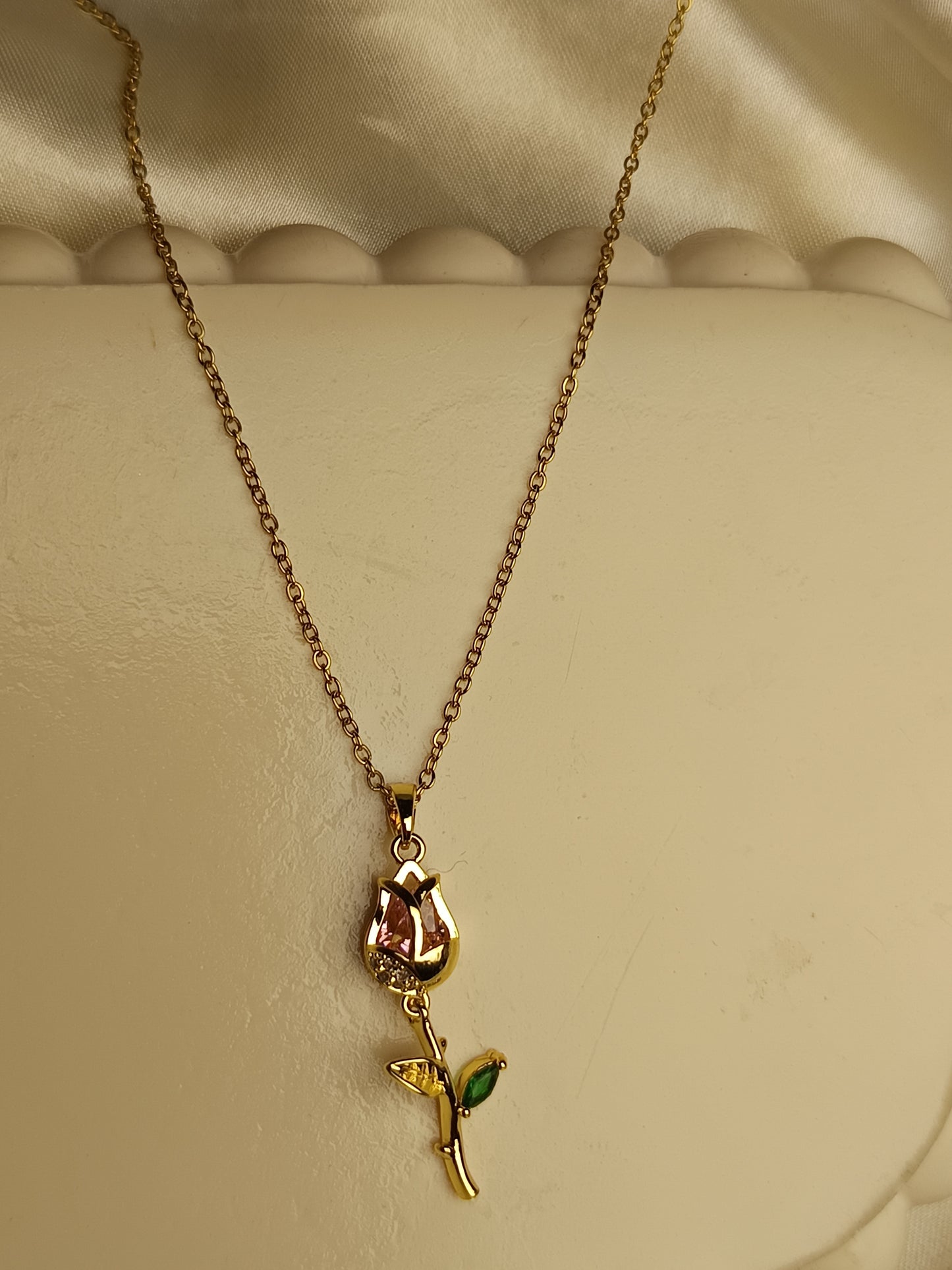Rosy Queen Necklace