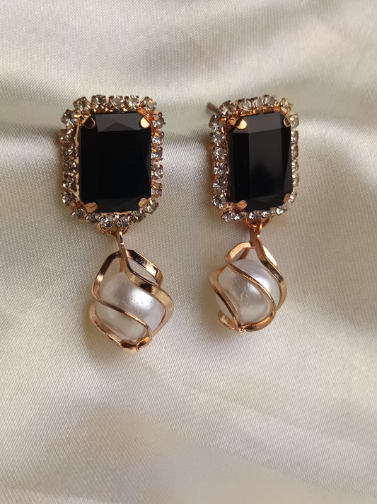 Black Pearl Earring