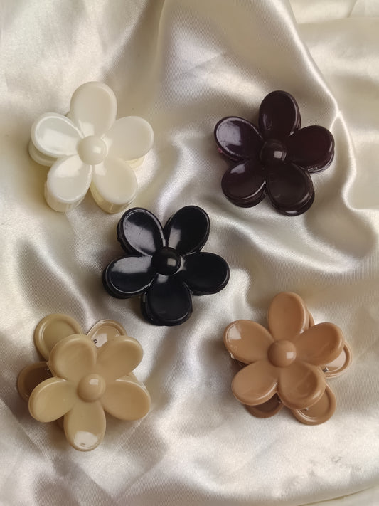 Nude Shade Daisy Flower Hair Claw – Small(1)