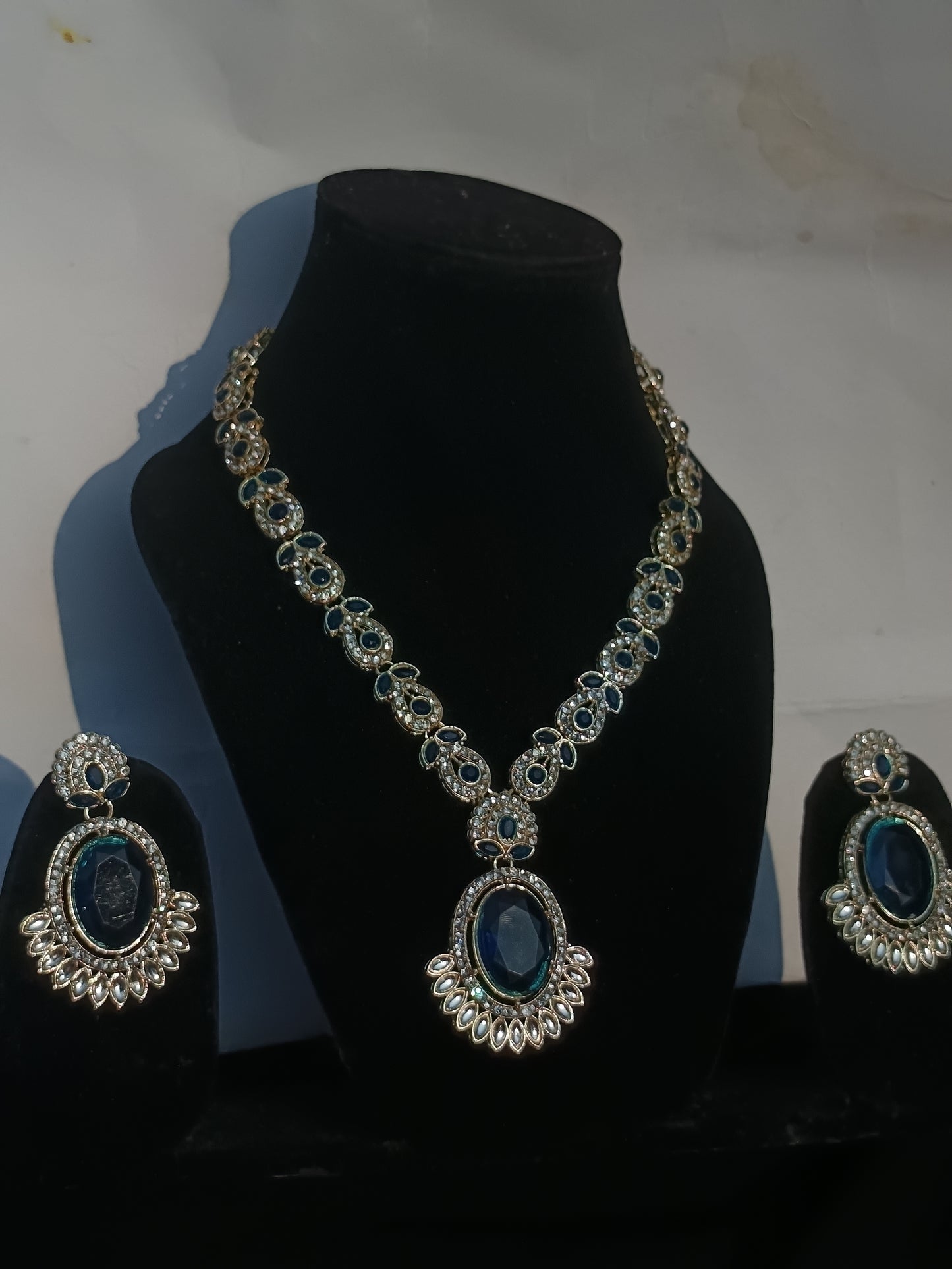 Traditional Indian-style Emerald Blue necklace Set