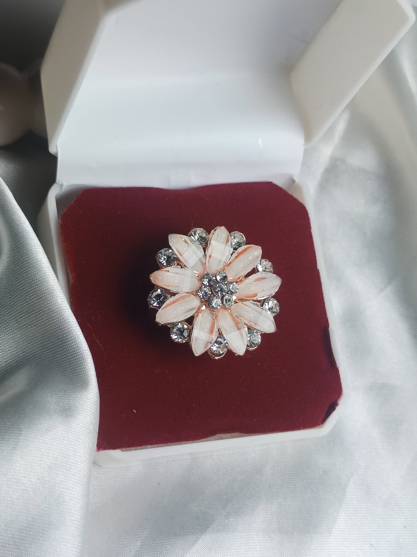 Flower Diamond look like Ring