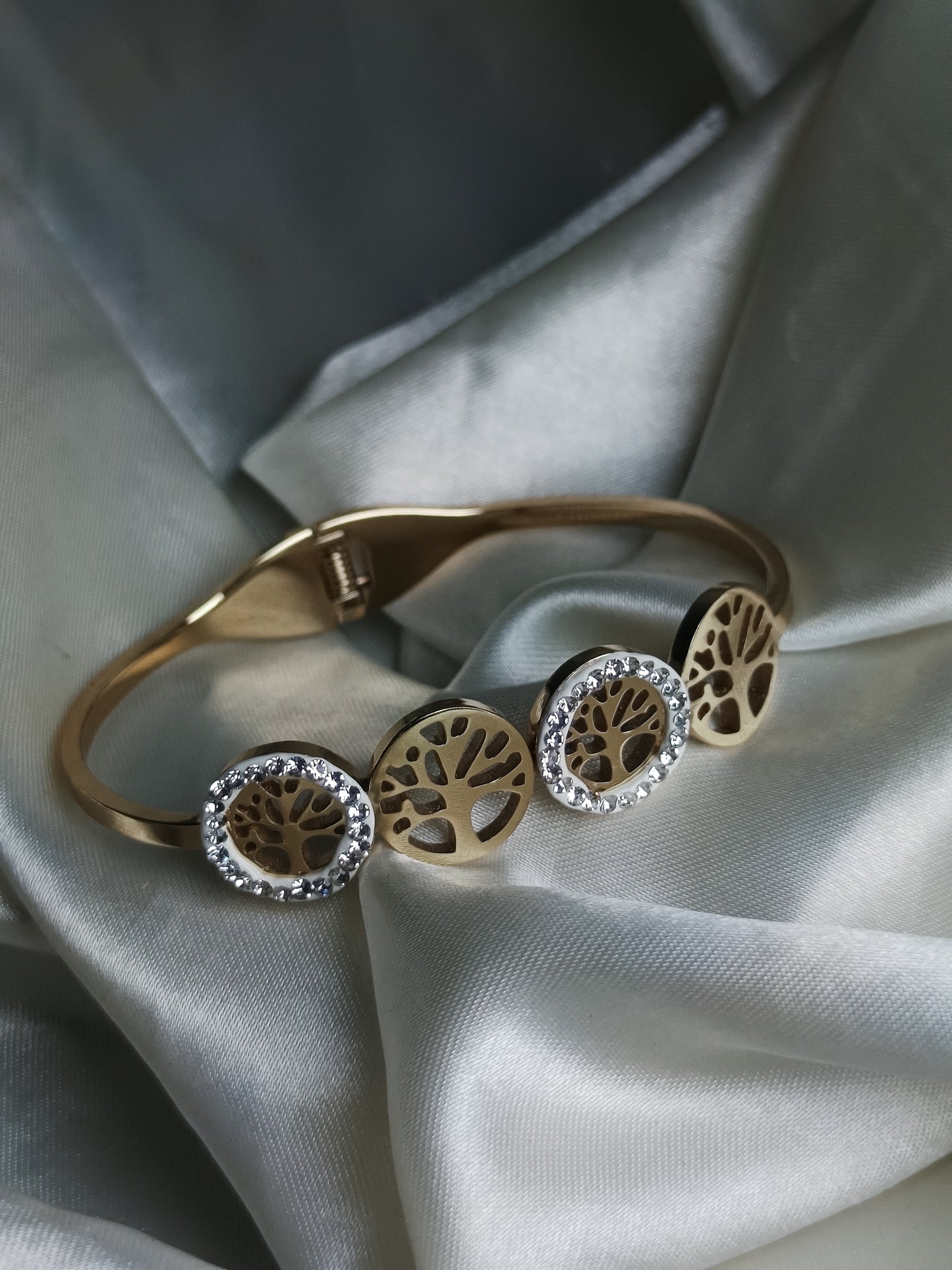 Anti-Tarnish white golden spark bracelet
