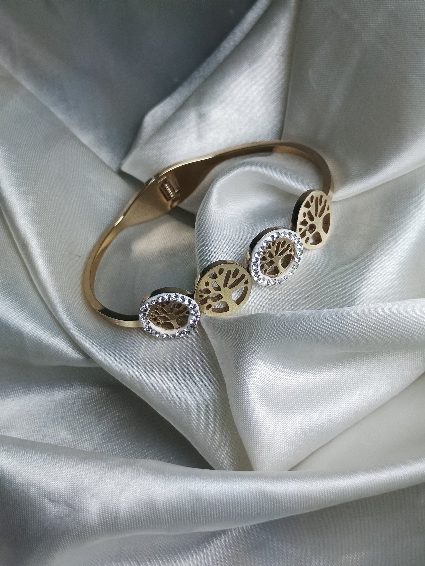 Anti-Tarnish white golden spark bracelet