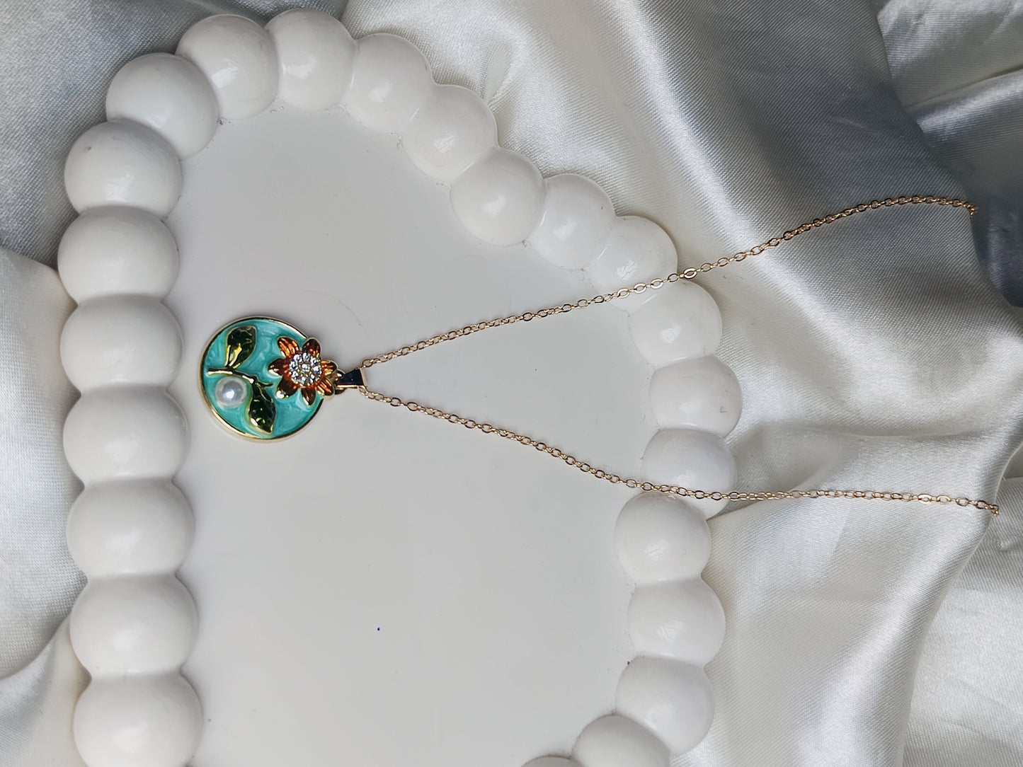 Nooriva Mini Flower Pearl Charm Necklace !